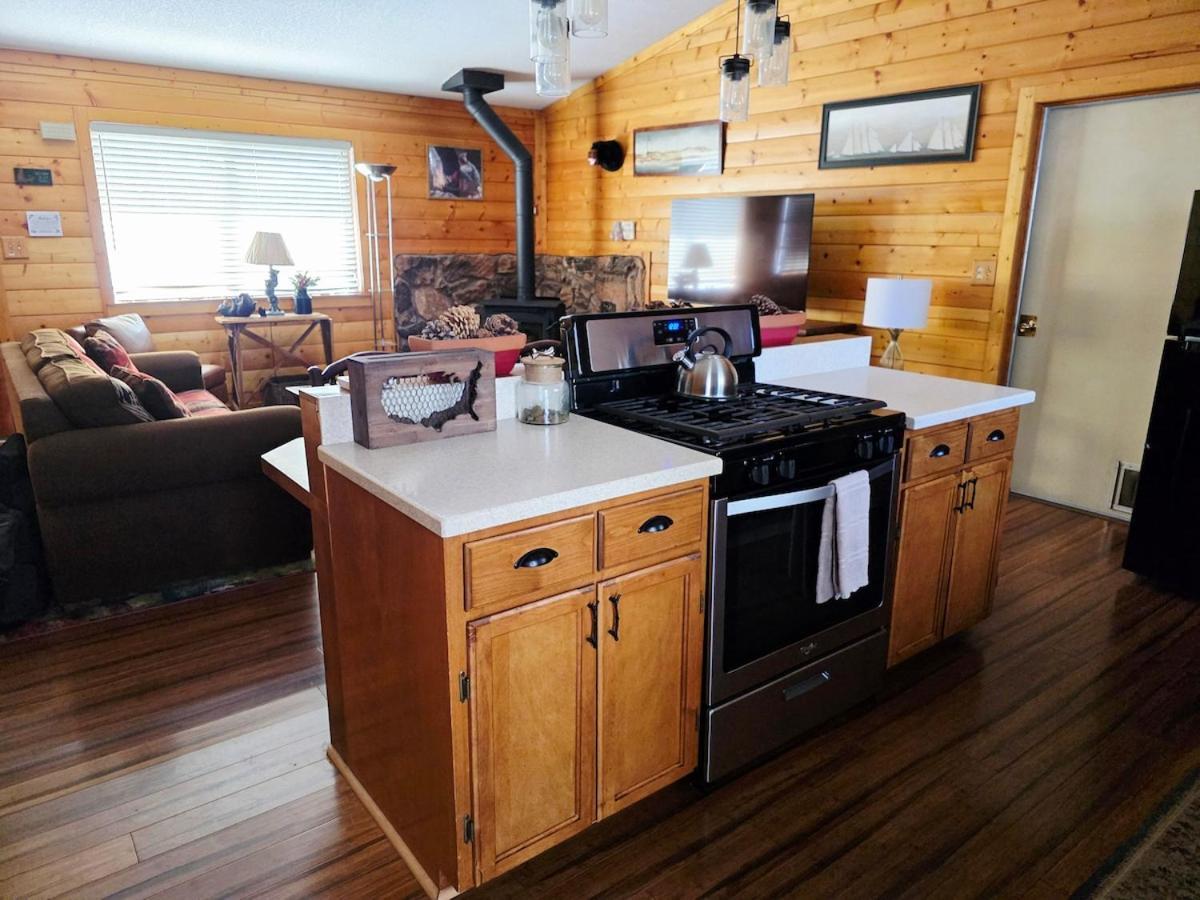 Bear Escapes II Affordable Luxury Cabin Sugarloaf Екстер'єр фото