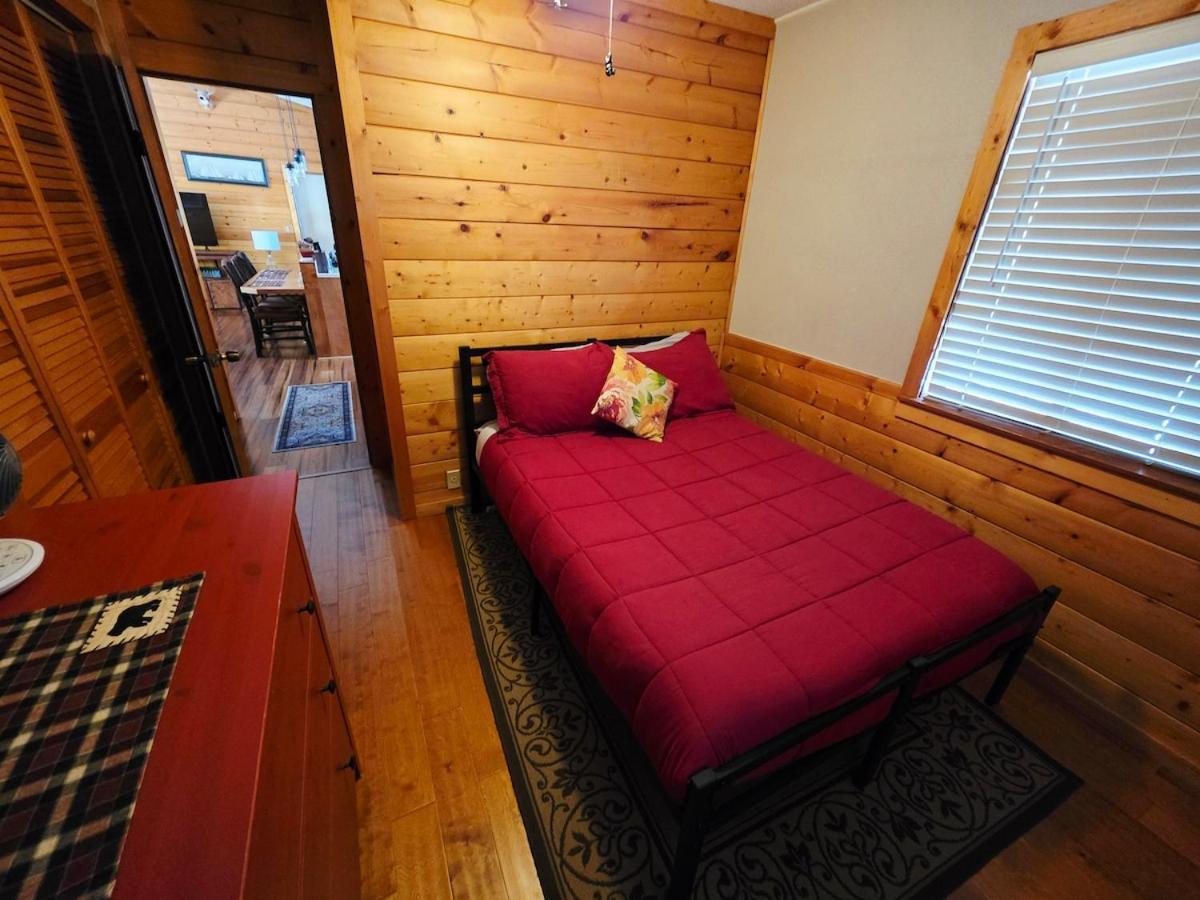 Bear Escapes II Affordable Luxury Cabin Sugarloaf Екстер'єр фото